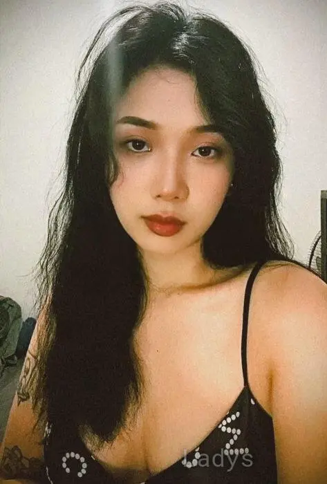 Cassandra Lee, 28 years beautiful nude Makati escorts girl, height 164 sm, Weight 58 kg