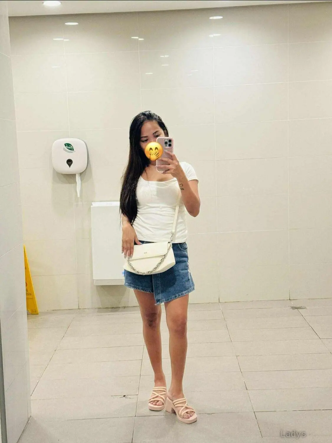 Dhapne, 23 years beautiful nude Makati escorts girl, height 152 sm, Weight kg