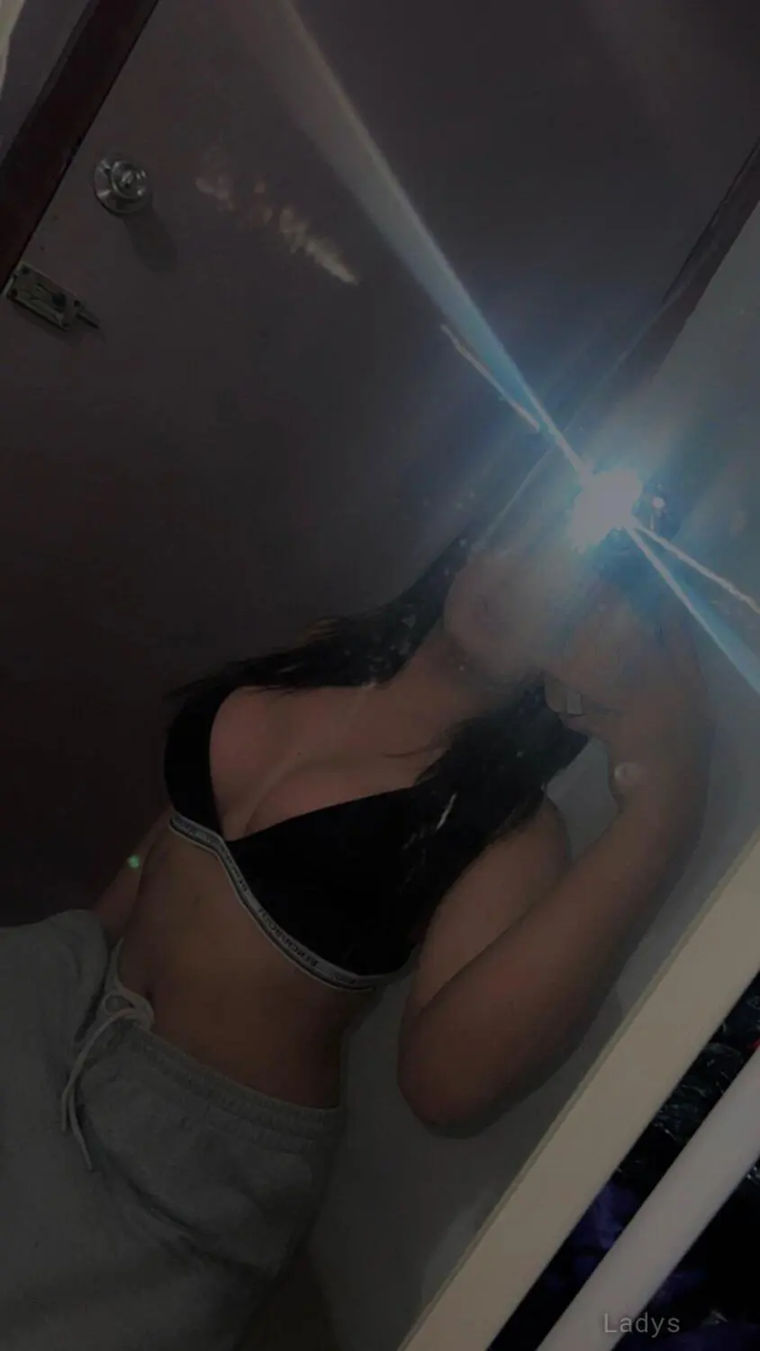 Gabriella Sy, 22 years beautiful nude Makati escorts girl, height 168 sm, Weight  kg