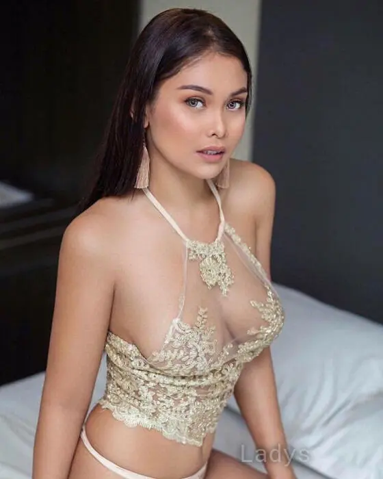 Jasmine Lee, 27 years beautiful nude Makati escorts girl, height 162 sm, Weight 58 kg