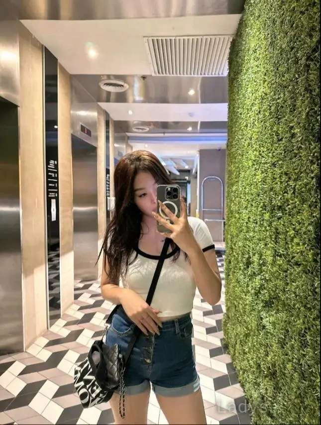 Tantric, 19 years beautiful nude Makati escorts girl, height 163 sm, Weight  kg