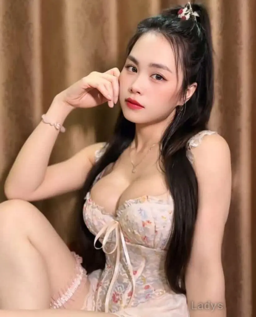 Enid, 25 years beautiful nude Malacca escorts girl, height 167 sm, Weight 49 kg