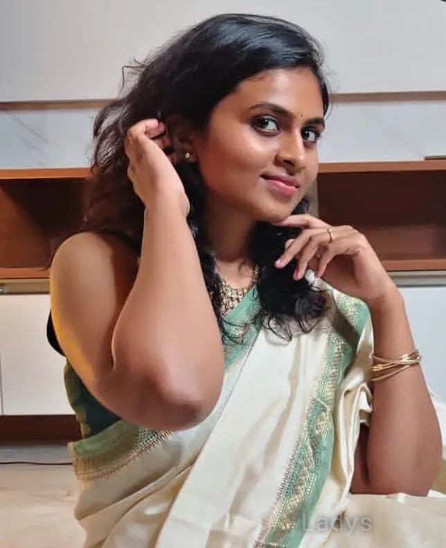 Ami, 22 years old Maldives escort girl with big tits, height 160 sm, Weight  kg