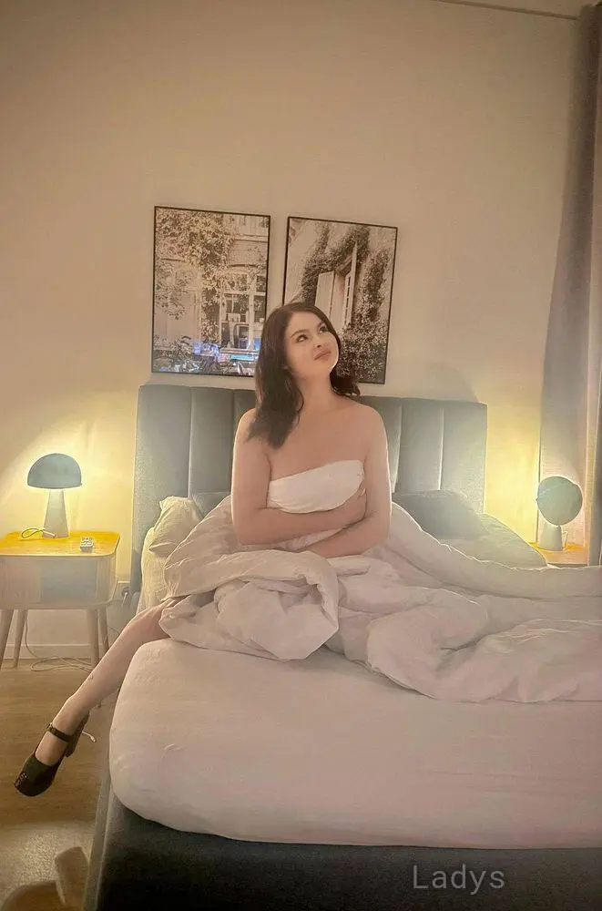 Amelia, 21 years beautiful nude Malmo escorts girl, height 170 sm, Weight 60 kg