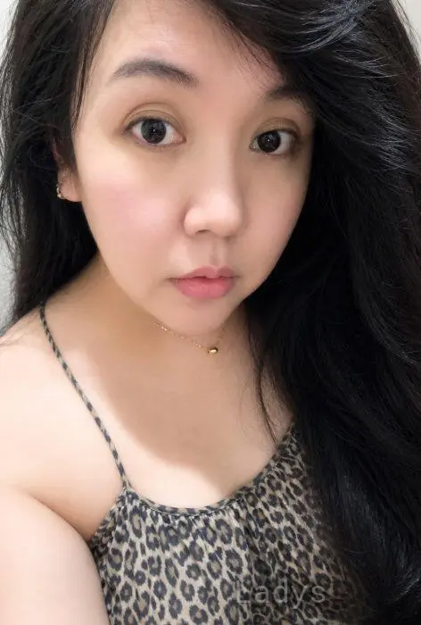 Lin Ha, 39 years beautiful nude Malmo escorts girl, height 161 sm, Weight 65 kg