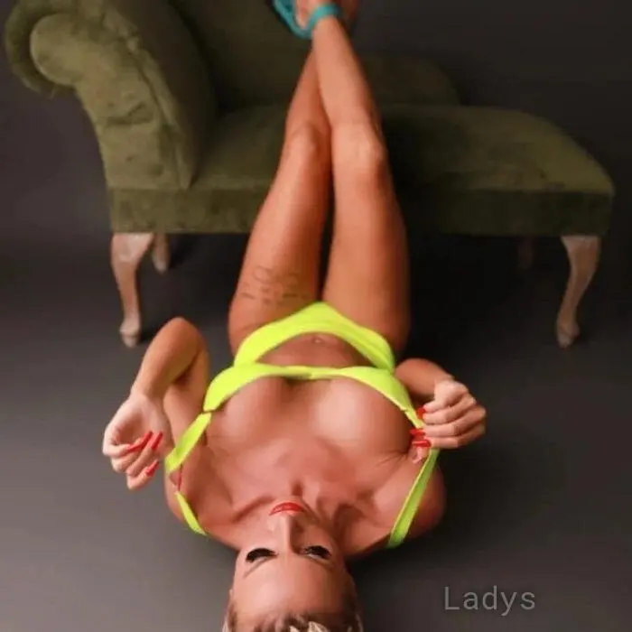 Michelle, 26 years beautiful nude Malmo escorts girl, height 158 sm, Weight 50 kg