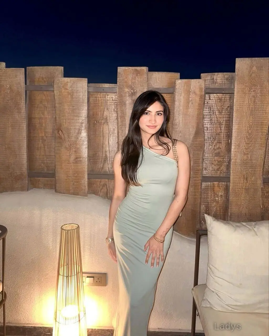 Aarohi, 23 years old Manali escort girl with big tits, height 154 sm, Weight kg