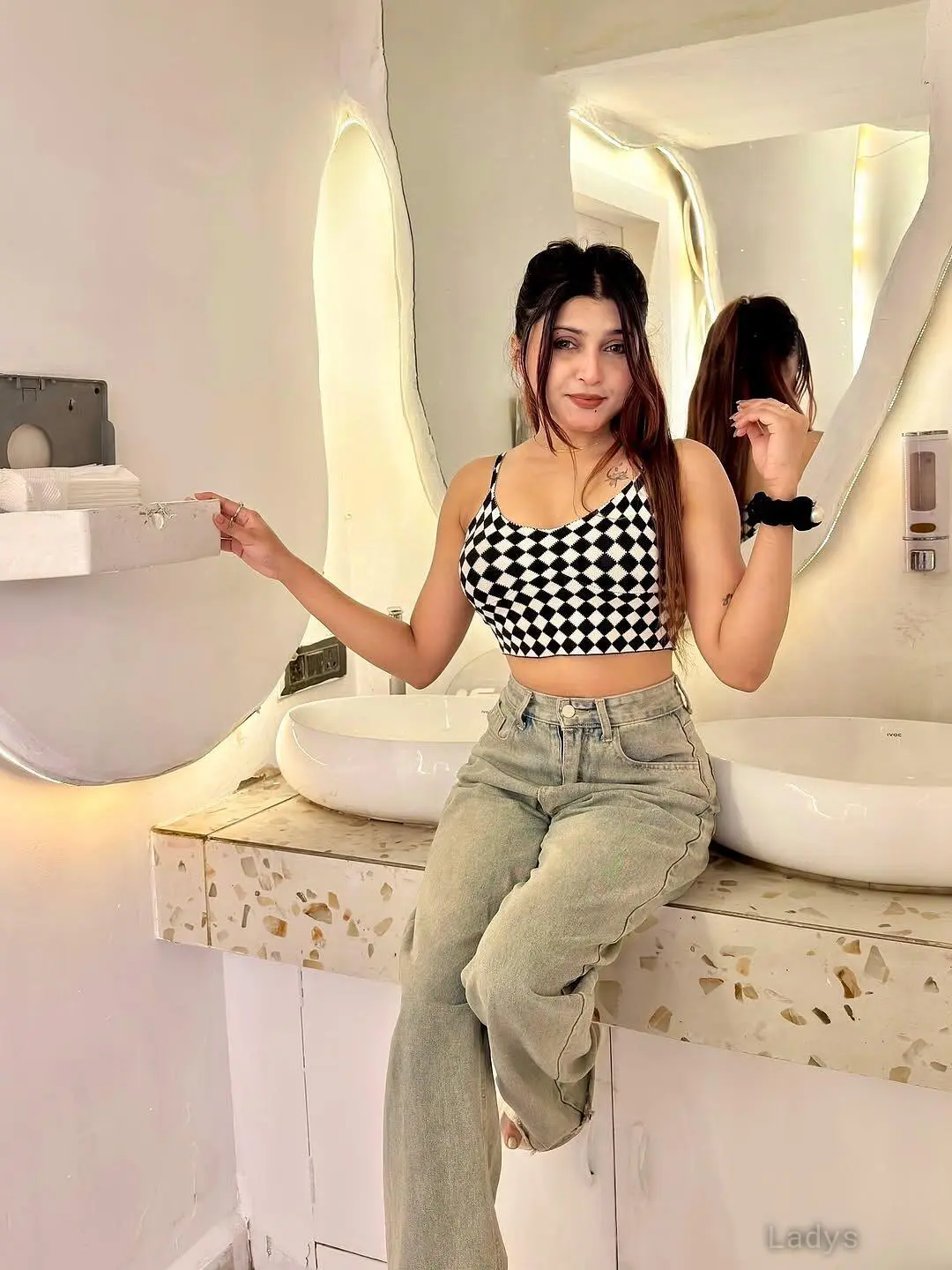 Kavya, 22 years beautiful nude Manali escorts girl, height 154 sm, Weight kg