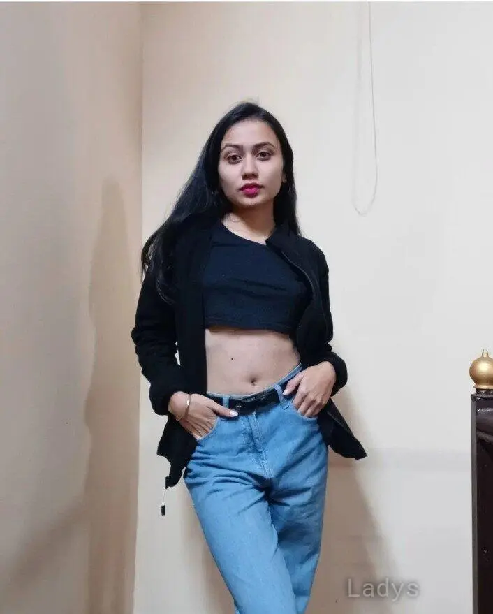 Lisa, 22 years beautiful nude Manali escorts girl, height 170 sm, Weight  kg