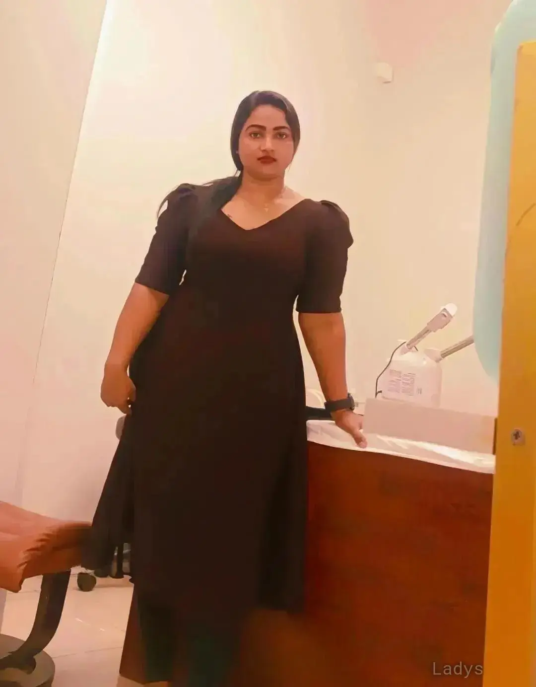 Maya, 21 years beautiful nude Manali escorts girl, height 153 sm, Weight kg