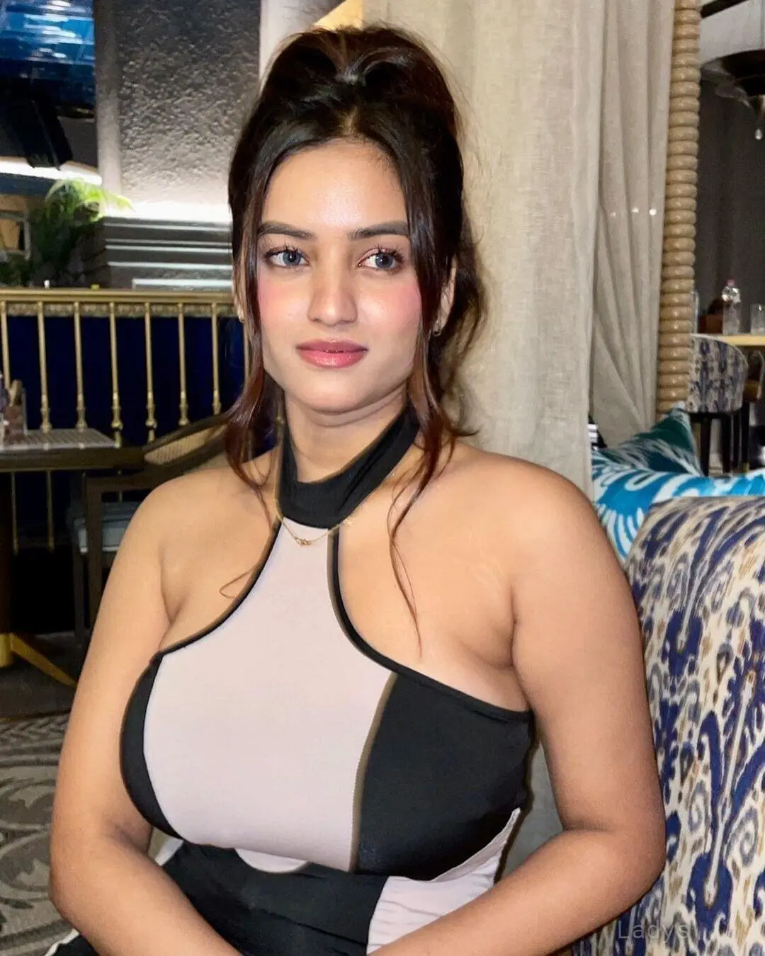 Riya, 22 years beautiful nude Manali escorts girl, height 183 sm, Weight  kg