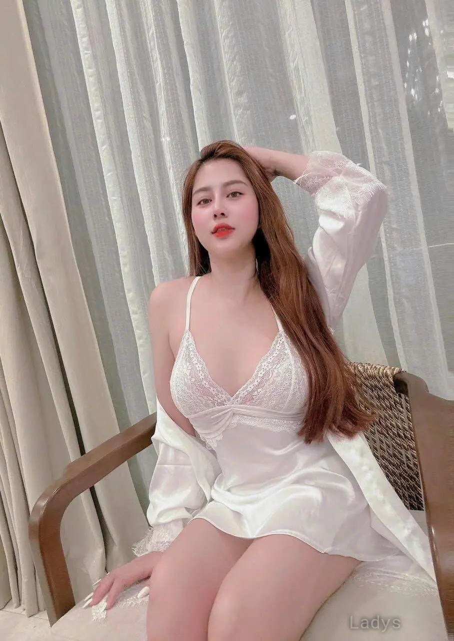 Alice, 25 years old Manama escort girl with big tits, height 170 sm, Weight kg