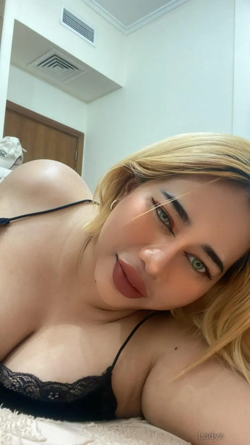Hasna, 26 years old Manama escort girl with big tits, height 158 sm, Weight  kg