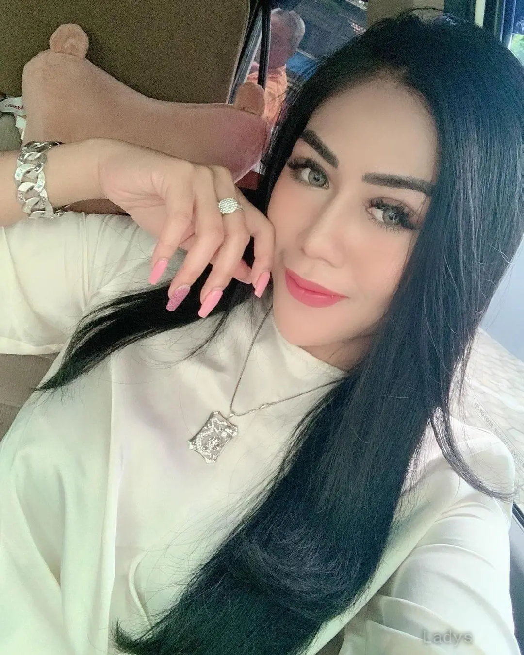 Linda, years old Manama escort girl with big tits, height sm, Weight kg
