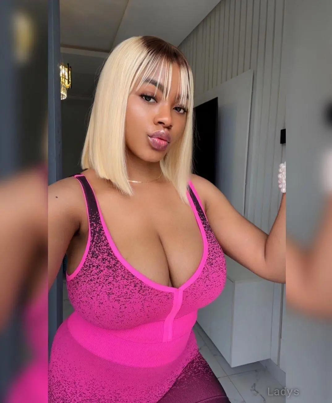 Sandi, 25 years old Manama escort girl with big tits, height 162 sm, Weight  kg