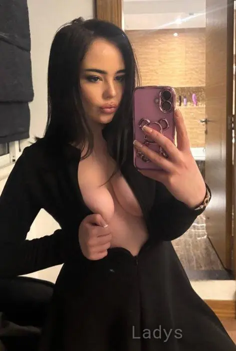 Eva, 20 years beautiful nude Manama escorts girl, height 165 sm, Weight 59 kg