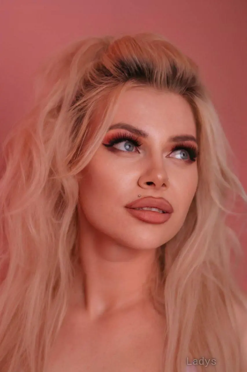 Mariska, 21 years sexy toples Manama scorts girl, height 168 sm, Weight kg