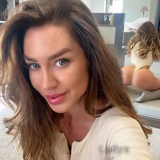 Esther_1972, 27 years beautiful nude Manchester escorts girl, height 171 sm, Weight 40 kg