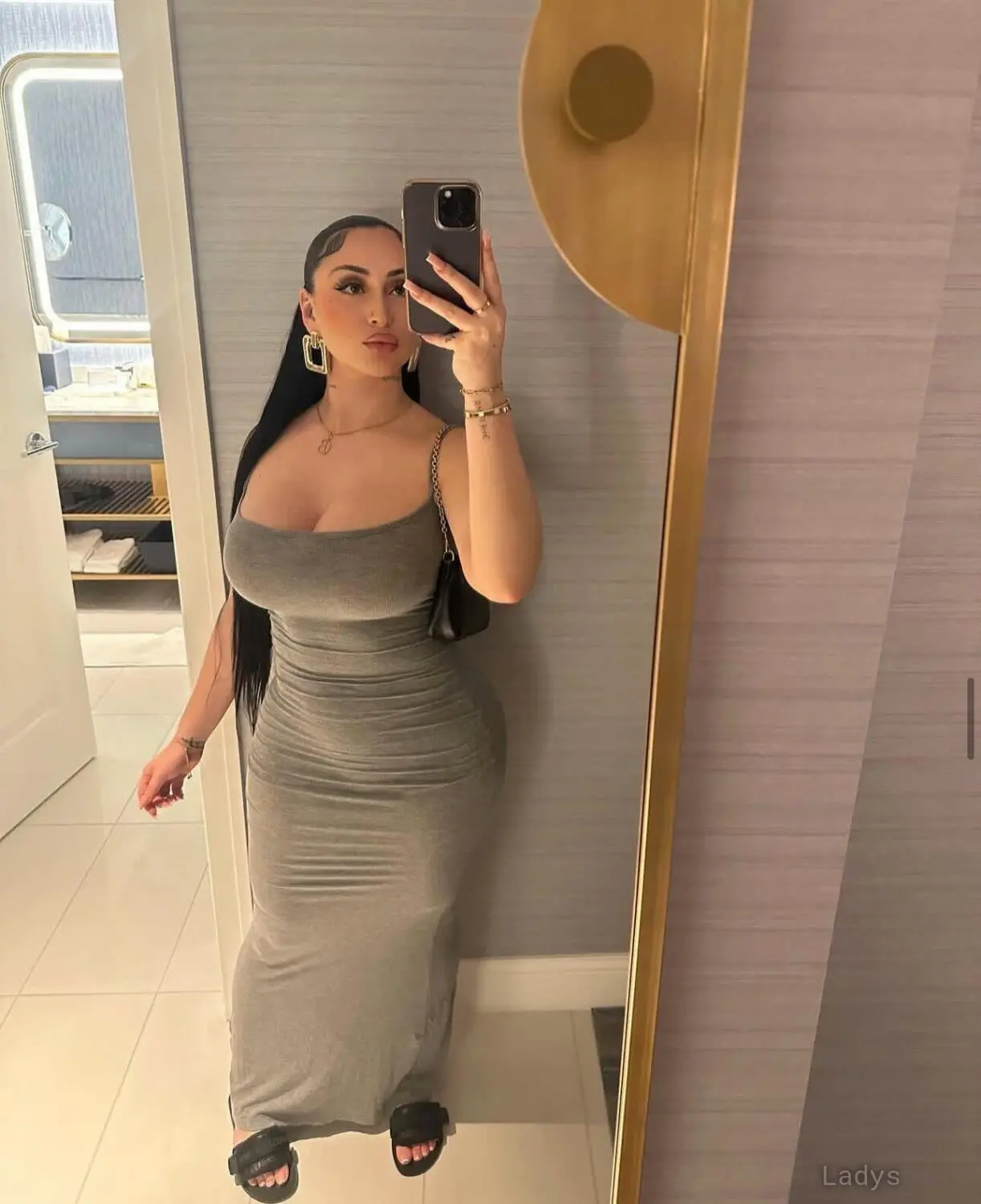 Sandra, 24 years beautiful nude Manchester escorts girl, height sm, Weight kg