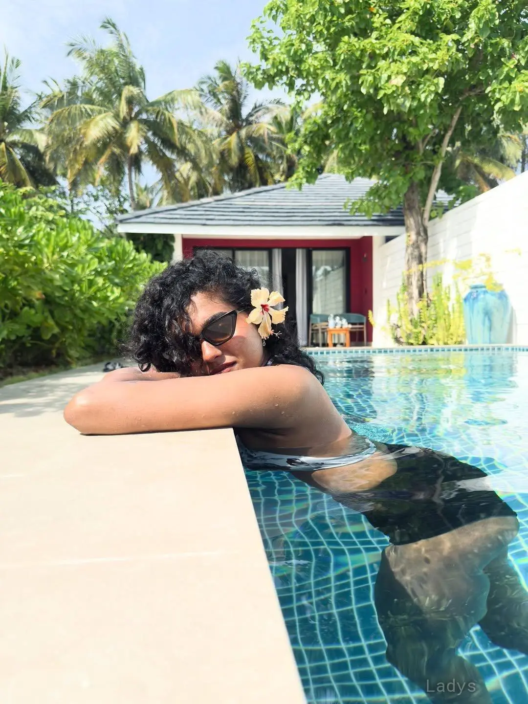 Divya, 25 years old Mangalore escort girl with big tits, height 165 sm, Weight  kg