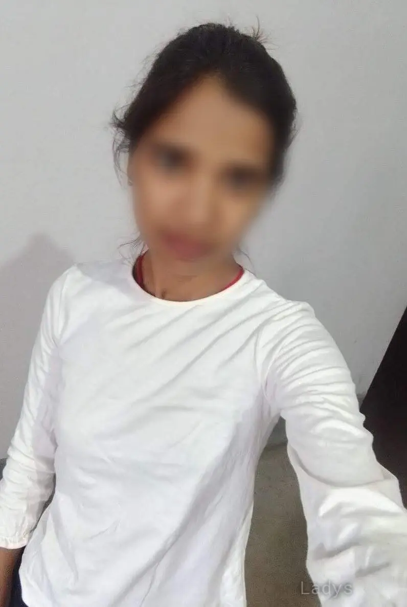 Lora, 22 years old Mangalore escort girl with big tits, height 153 sm, Weight  kg