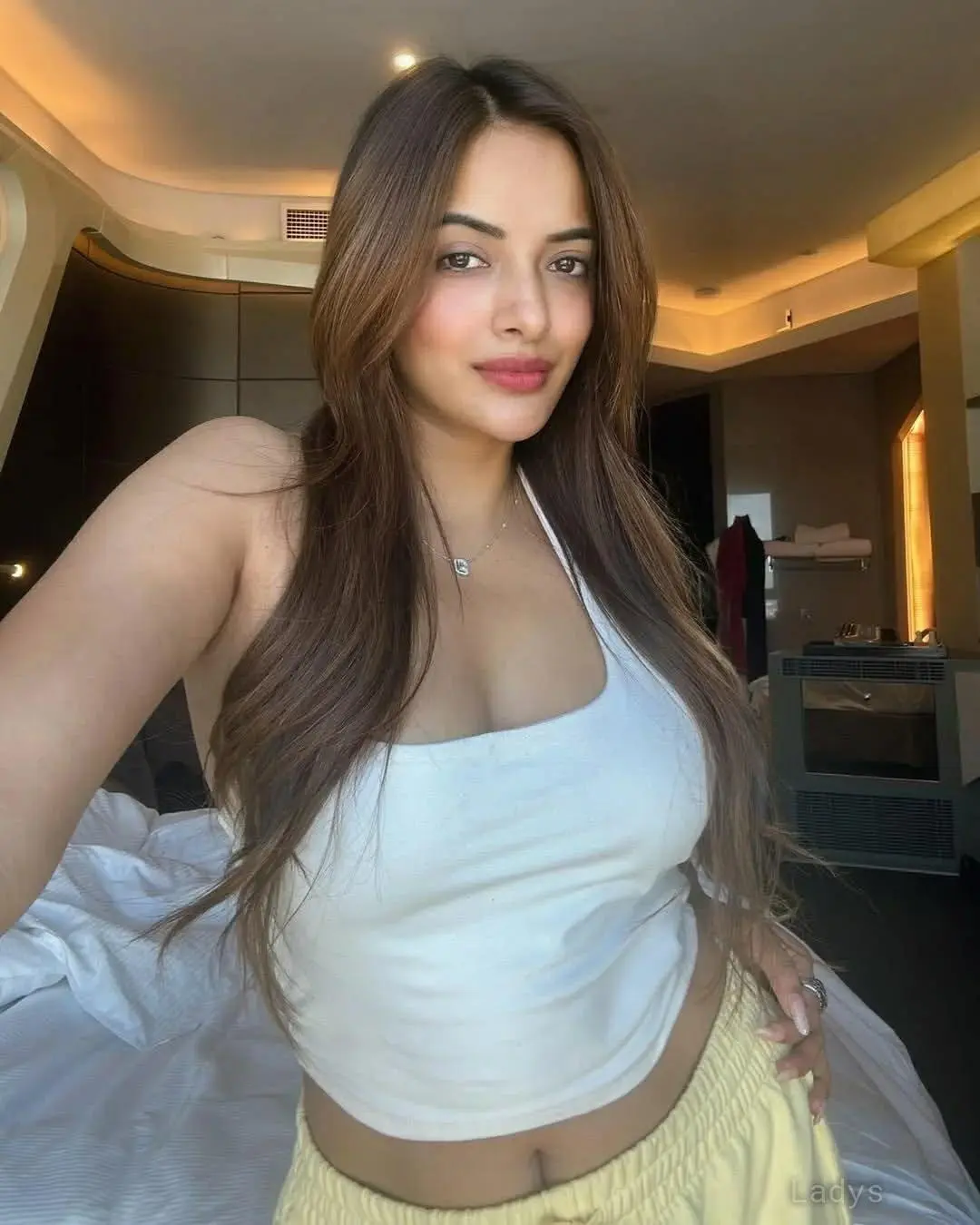 Shreya, 22 years old Mangalore escort girl with big tits, height 183 sm, Weight  kg