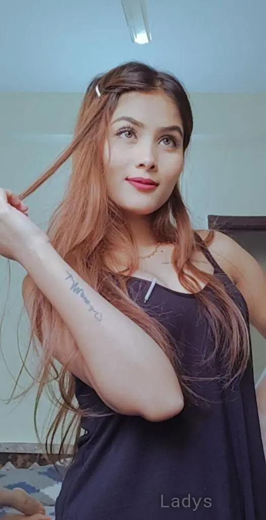 Simran,  years old Mangalore escort girl with big tits, height  sm, Weight  kg