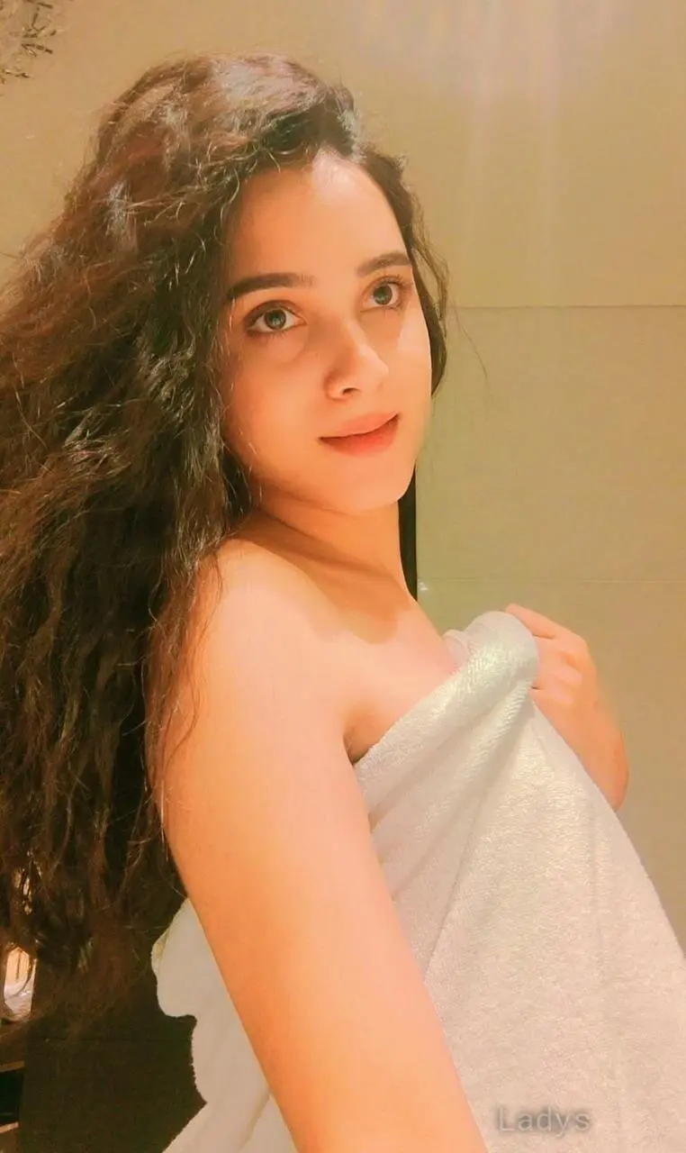 Valery, 22 years old Mangalore escort girl with big tits, height 154 sm, Weight  kg