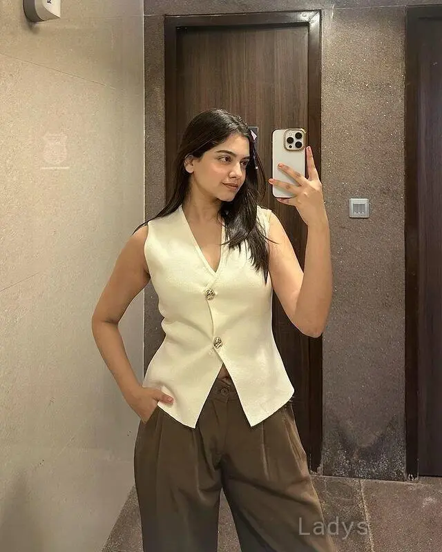 Anna, 20 years beautiful nude Mangalore escorts girl, height 165 sm, Weight kg