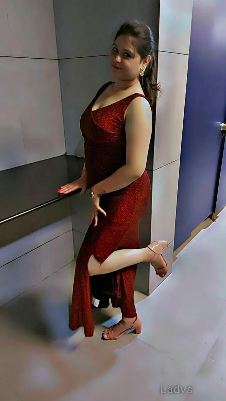 Lisa, 23 years beautiful nude Mangalore escorts girl, height 155 sm, Weight  kg