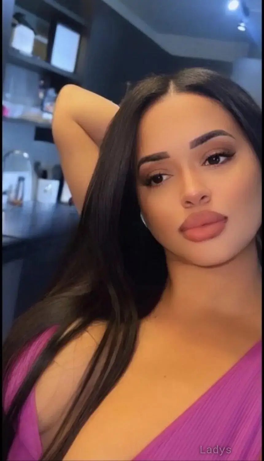 LATINA BABEXO, 25 years old Manhattan escort girl with big tits, height 168 sm, Weight 75 kg
