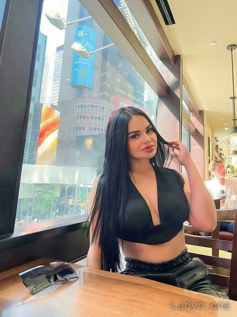 SARA, 23 years old Manhattan escort girl with big tits, height 170 sm, Weight 62 kg
