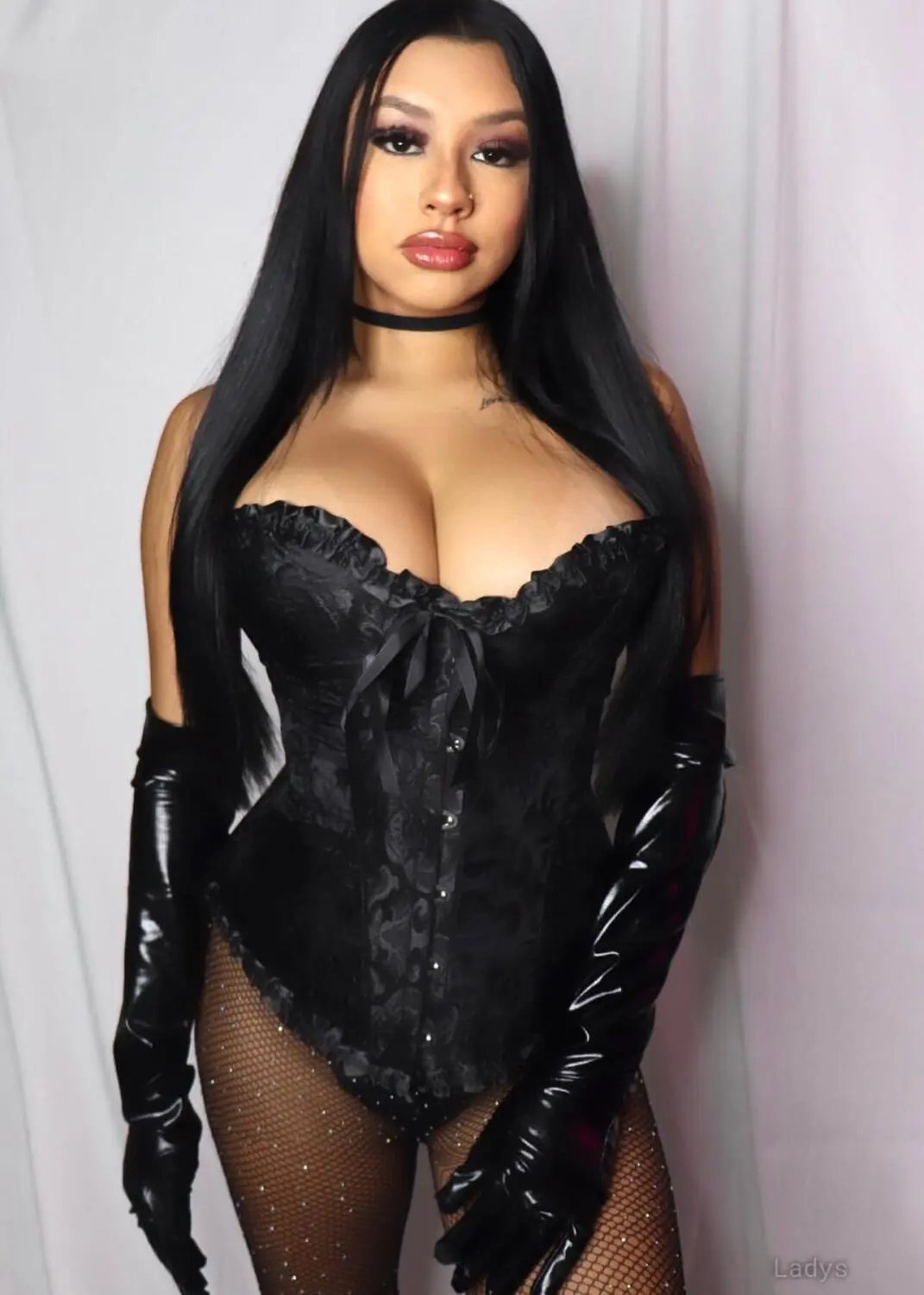 Sara Novo, 22 years old Manhattan escort girl with big tits, height 166 sm, Weight 55 kg