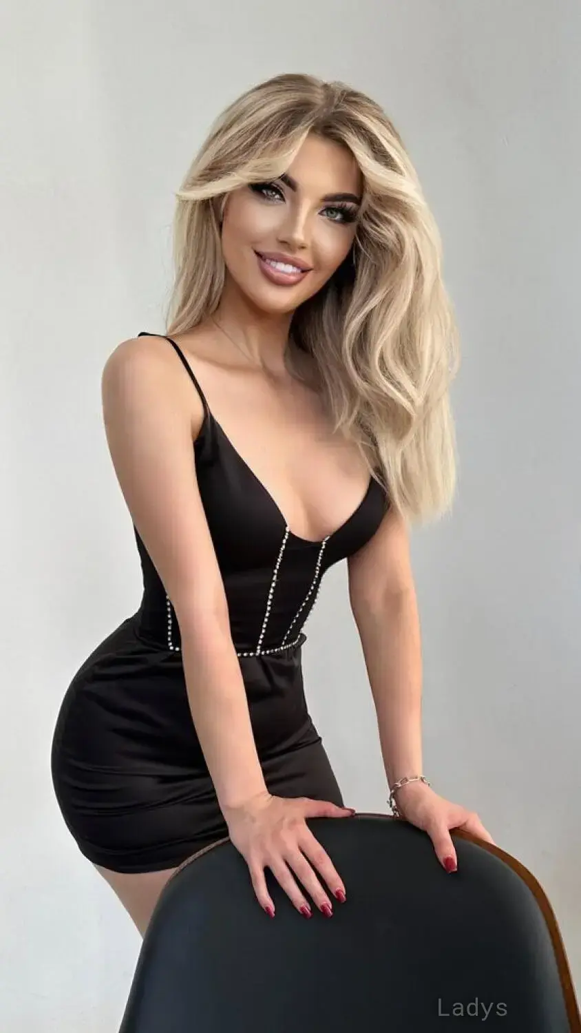 SELENA, 25 years old Manhattan escort girl with big tits, height 160 sm, Weight 50 kg