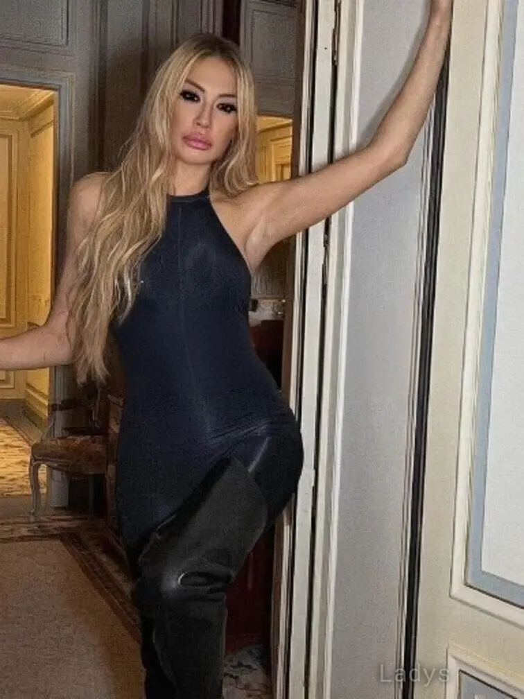 Aliza Carrera, 36 years beautiful nude Manhattan escorts girl, height 167 sm, Weight 55 kg