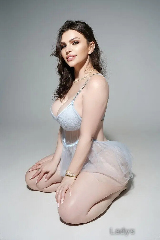 AMBER, 27 years beautiful nude Manhattan escorts girl, height 167 sm, Weight 66 kg