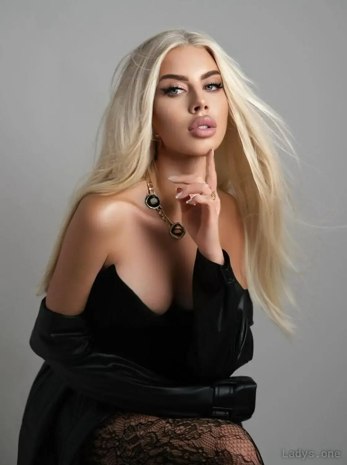 BELINDA, 25 years beautiful nude Manhattan escorts girl, height 171 sm, Weight 50 kg