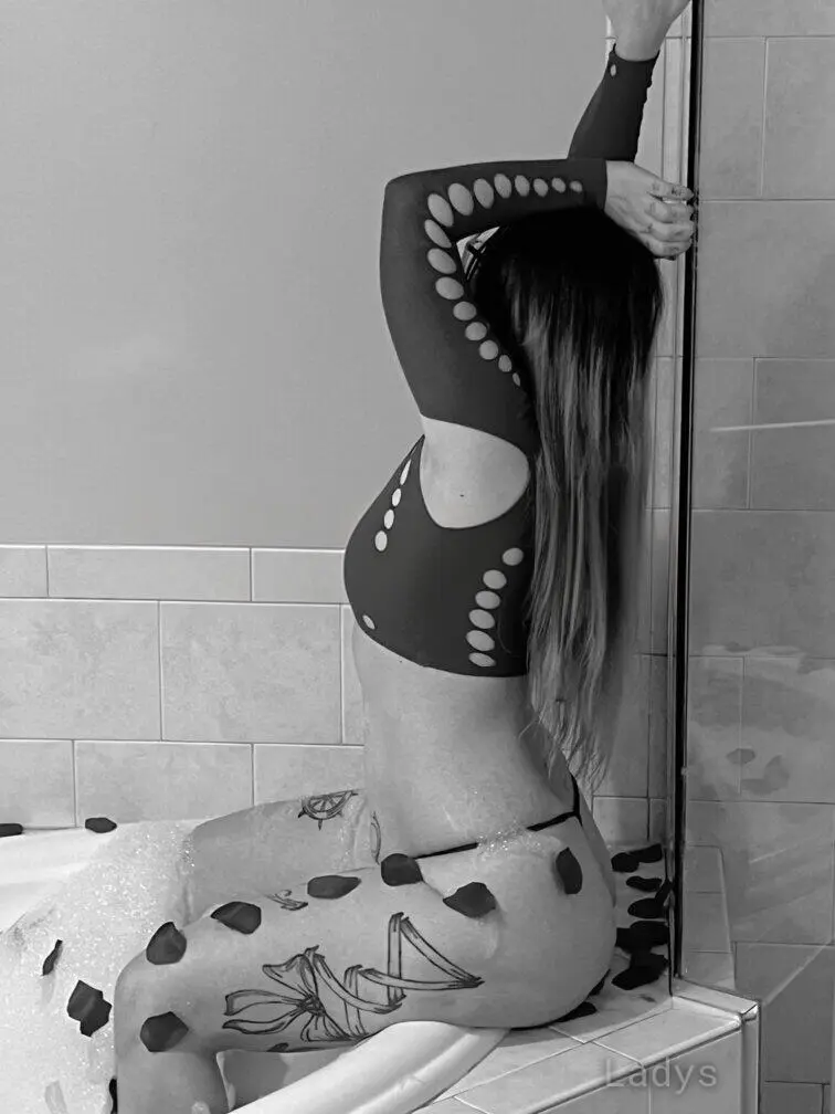 Diamond, 29 years beautiful nude Manhattan escorts girl, height 161 sm, Weight 66 kg