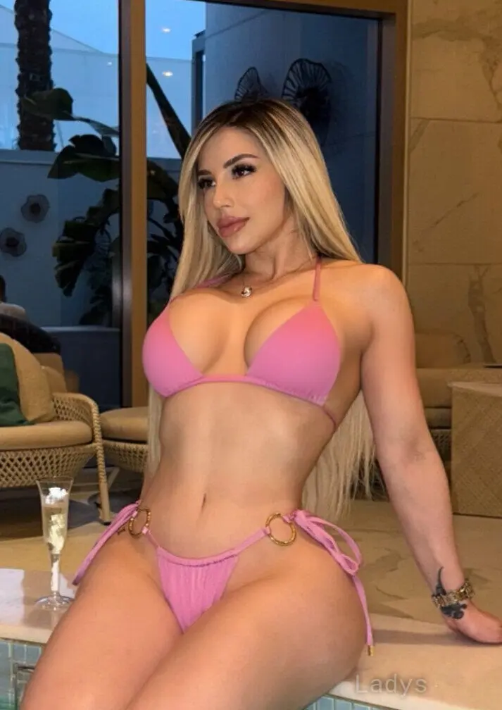 Diana, 24 years beautiful nude Manhattan escorts girl, height 166 sm, Weight 52 kg