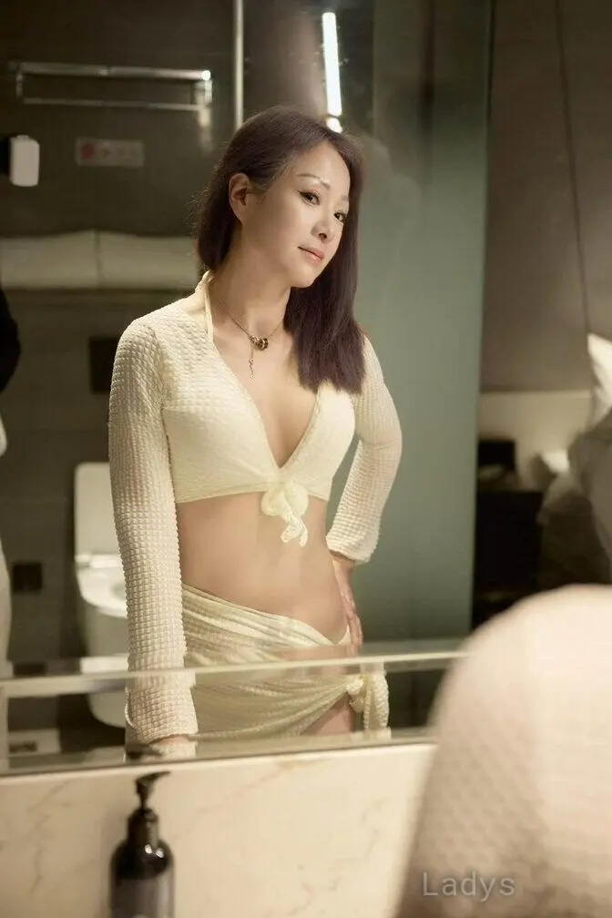 Jessica, 26 years beautiful nude Manhattan escorts girl, height 140 sm, Weight 46 kg