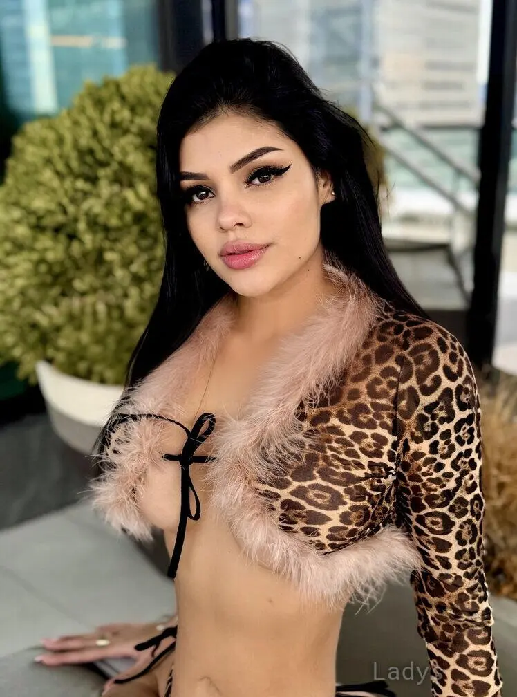 Jessica, 24 years beautiful nude Manhattan escorts girl, height 152 sm, Weight 52 kg
