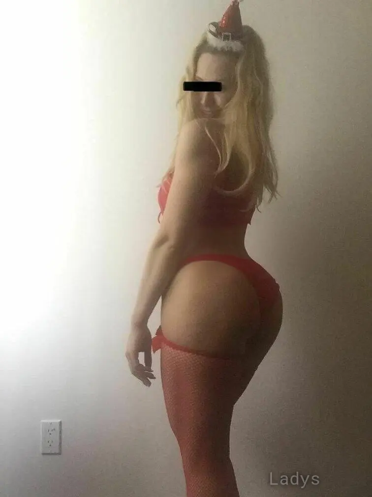 Luna Quinn, 33 years beautiful nude Manhattan escorts girl, height 167 sm, Weight 68 kg