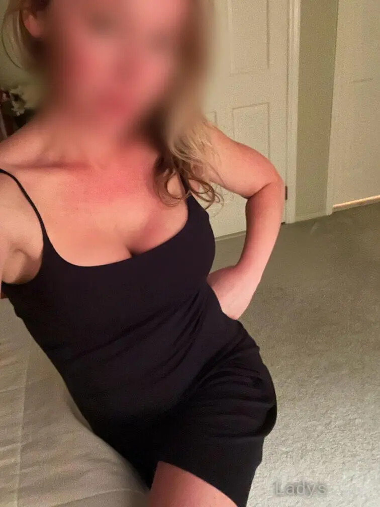 Mature, 40 years beautiful nude Manhattan escorts girl, height 156 sm, Weight 59 kg