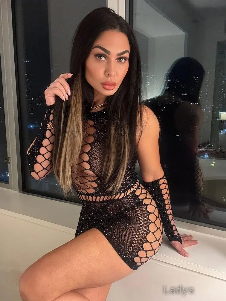 Nina Dolci, 40 years beautiful nude Manhattan escorts girl, height 164 sm, Weight 59 kg