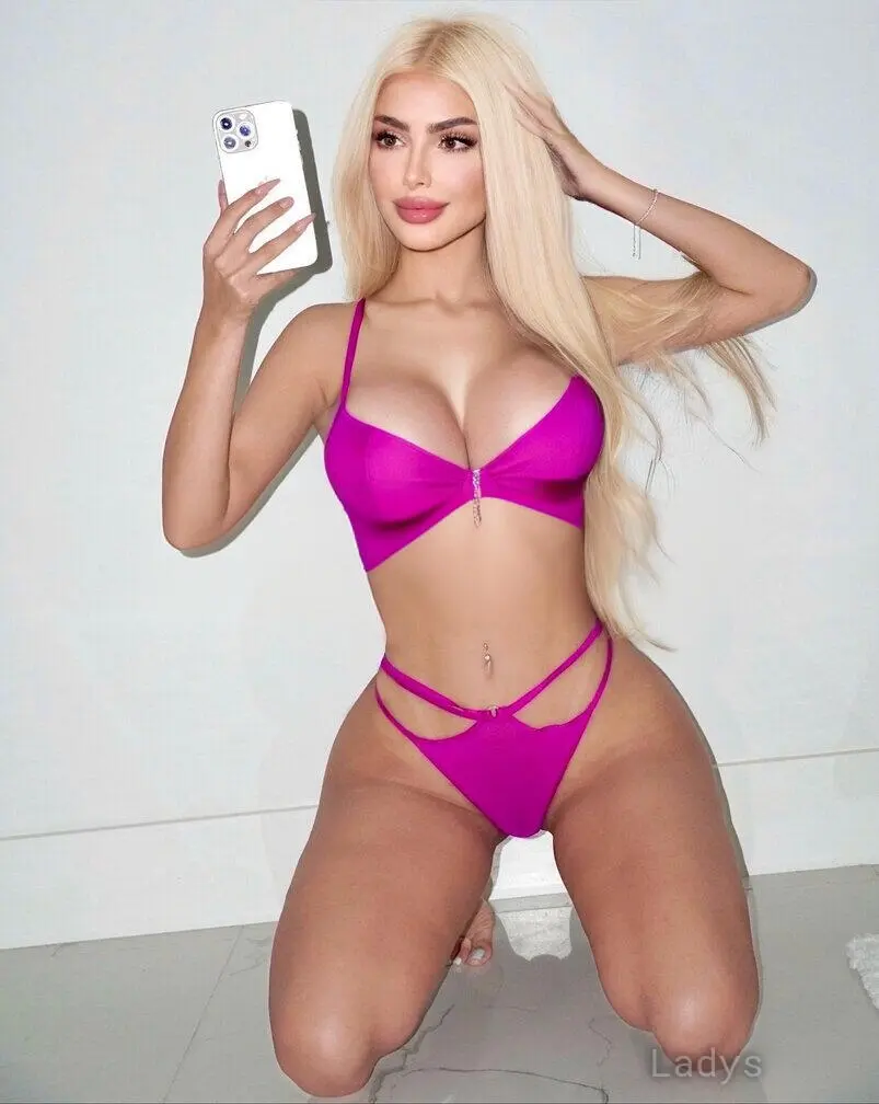 Saisha, 25 years beautiful nude Manhattan escorts girl, height 154 sm, Weight 67 kg
