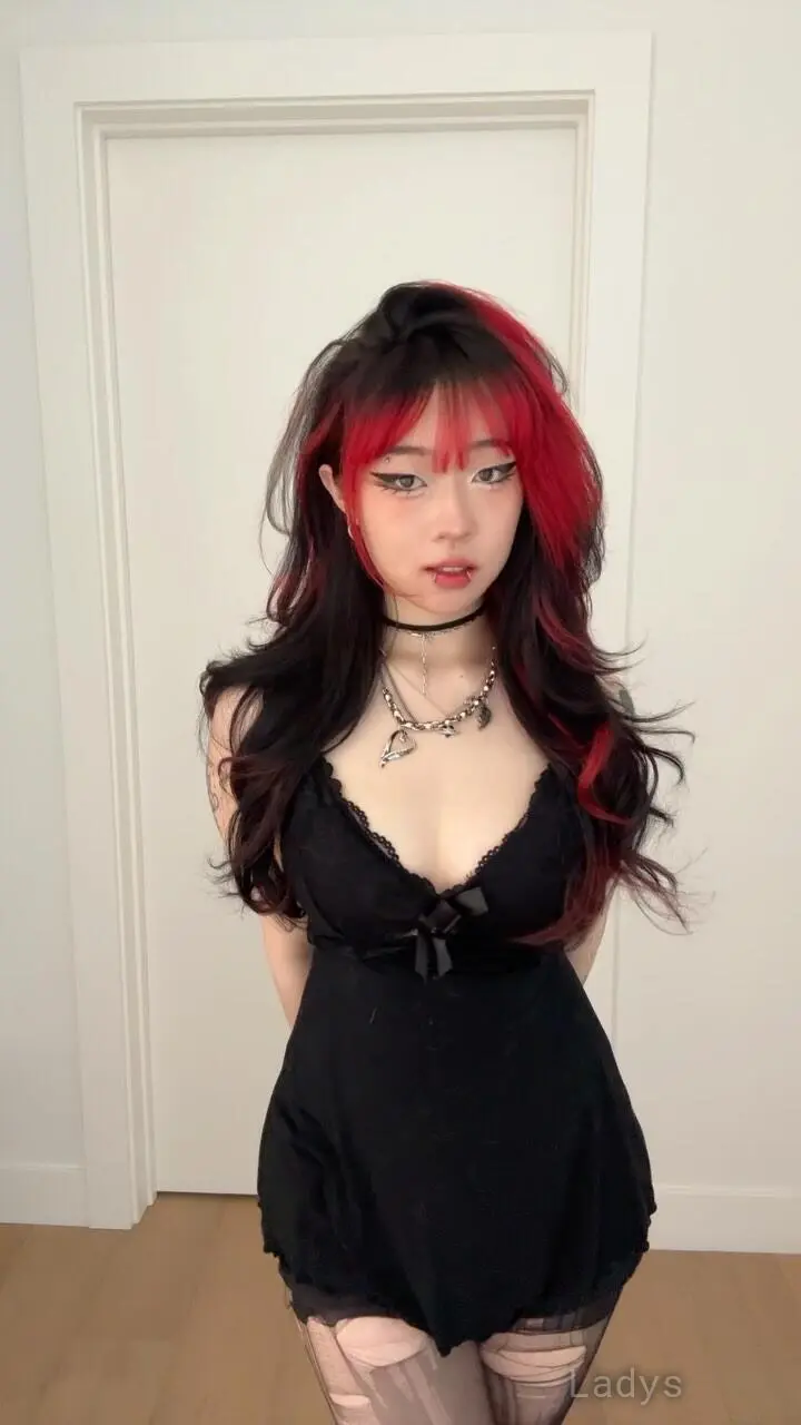 Sooyensu, 24 years beautiful nude Manhattan escorts girl, height 156 sm, Weight 53 kg
