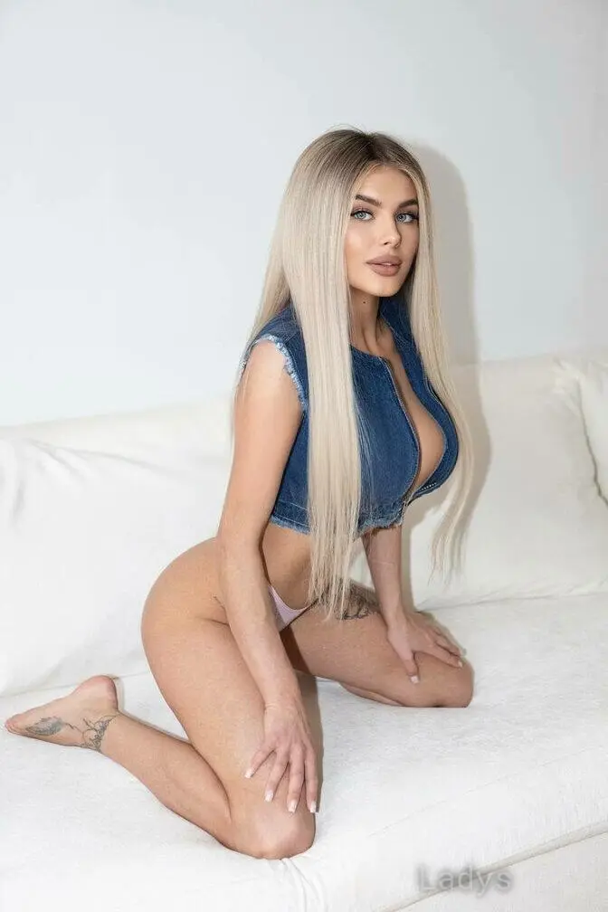 Stella, 23 years beautiful nude Manhattan escorts girl, height 158 sm, Weight 59 kg