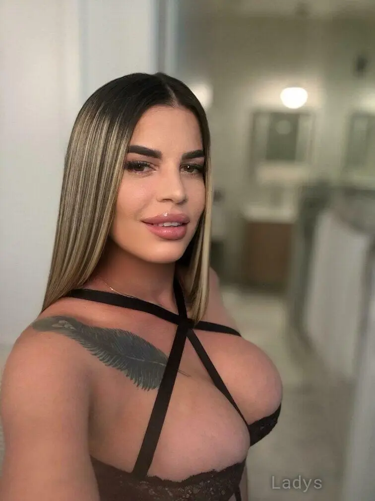 Valentina, 28 years beautiful nude Manhattan escorts girl, height 142 sm, Weight 55 kg