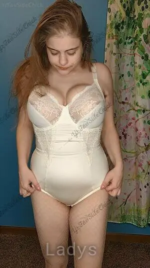 Yourfavbxtch, 27 years beautiful nude Manhattan escorts girl, height 176 sm, Weight 79 kg