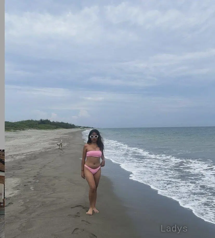 Apple, 23 years old Manila escort girl with big tits, height 140 sm, Weight  kg